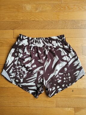 Lululemon  HR Hotty Hot Shorts Monarch Bloom Bone Espresso